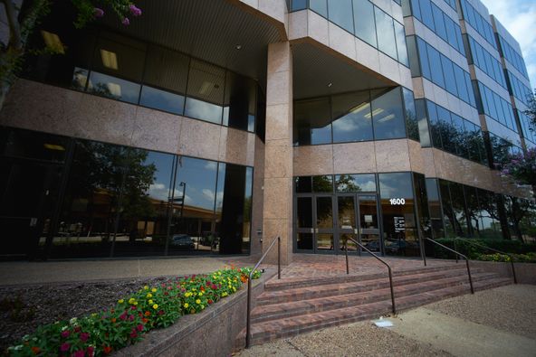 Forest Ridge Building: 1600 Airport Fwy, Bedford, TX 76022